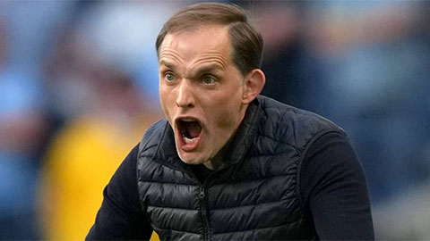 HLV Tuchel 'sấy tóc' 3 cầu thủ Chelsea ngay trên sân