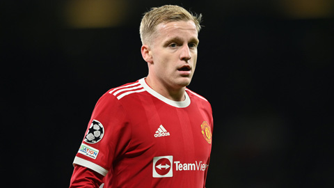 Van de Beek từ chối tới Newcastle vì không muốn đua... trụ hạng