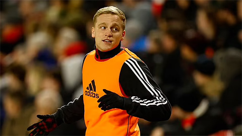 Valencia và Crystal Palace muốn mượn Van de Beek