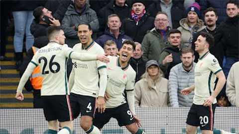 Van Dijk lập kỳ tích sau cú đánh đầu 'cháy lưới' Crystal Palace