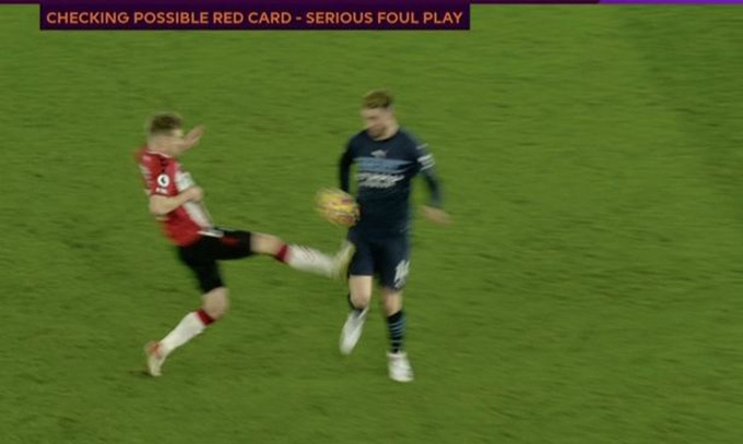 Armstrong vào bóng nguy hiểm với Laporte