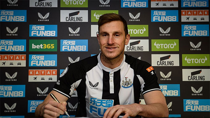 Chris Wood đã hoàn tất thủ tục đầu quân cho Newcastle