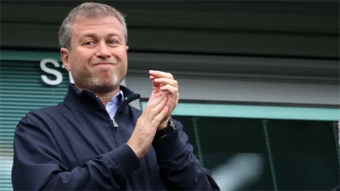 Abramovich nhận cổ tức 450 triệu USD từ một tập đoàn của Nga