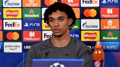 Alexander-Arnold mượn Man City để tôn vinh Liverpool