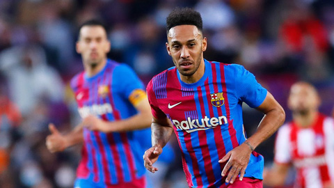 Busquets ví Aubameyang như món quá quý của Barca