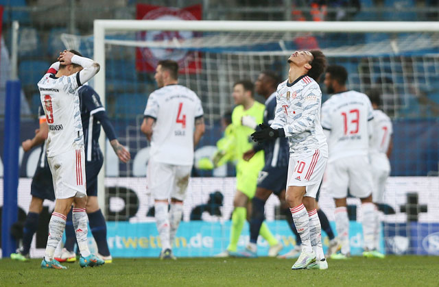 Bayern (áo sáng) có bước chạy đà không tốt trước trận gặp Salzburg ở vòng 1/8 Champions League vào ngày 17/2 tới