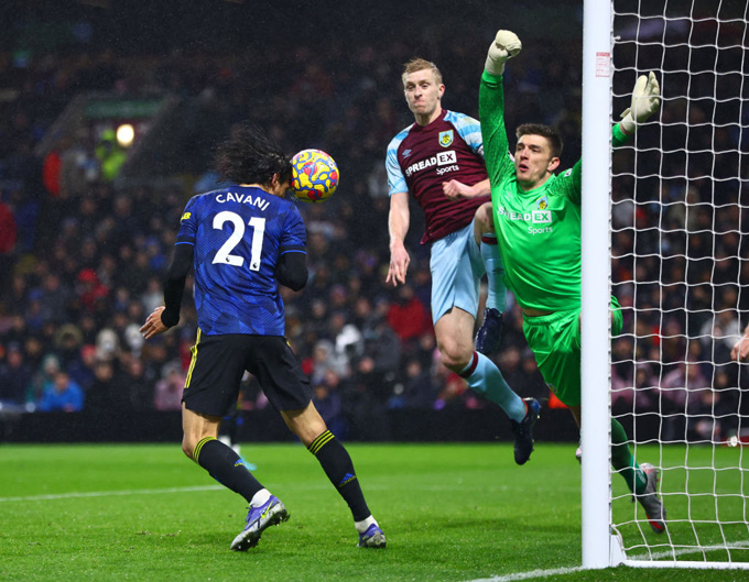 Cavani đã bỏ lỡ một cơ hội khá ngon ăn ở trận Burnley vs MU