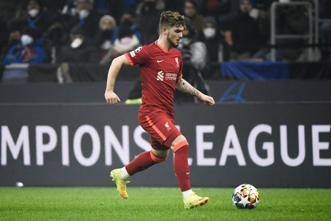 Elliott ra mắt Champions League