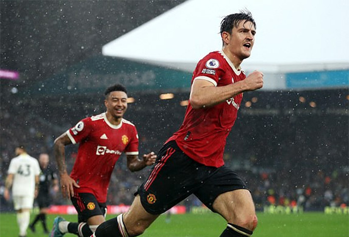 Harry Maguire mở tỷ số trận Leeds vs MU sau pha đánh đầu dũng mãnh