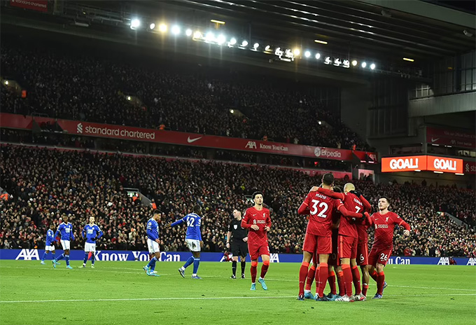 Anfield trợ lực cho Liverpool