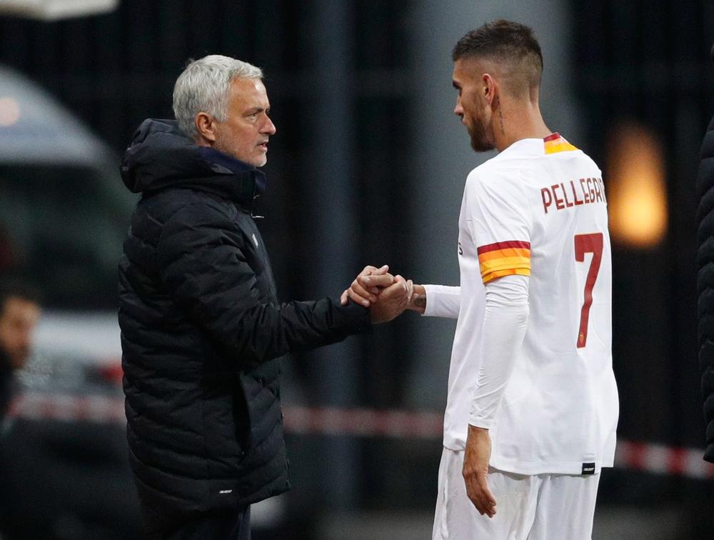 Tiền vệ Lorenzo Pellegrini đang rất không hài lòng về phong cách huấn luyện của HLV Jose Mourinho