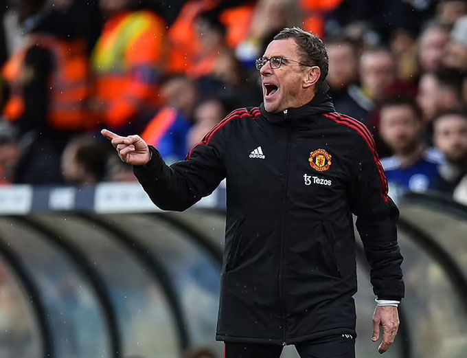 Neville cho rằng Rangnick chưa đủ tốt để làm HLV dài hạn của MU