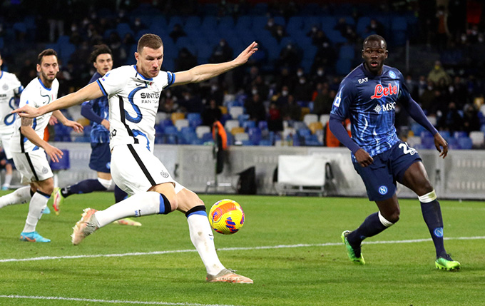 Dzeko là người hùng của Inter