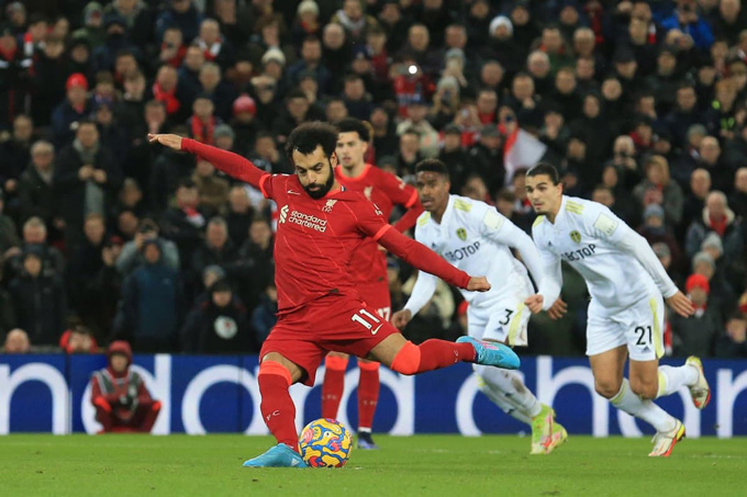 Salah lập cú đúp trên chấm 11m ở trận Liverpool vs Leeds