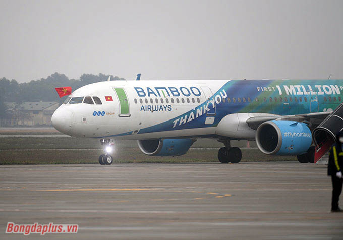 Chuyến bay thẳng Mumbai – Hà Nội mà Bamboo Airways khai thác chỉ hơn 4 tiếng, tiết kiệm thời gian hơn so với kế hoạch bay nối chuyến tại Dubai của các cầu thủ trước đó.