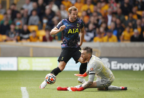 Mùa sau Harry Kane (trên) của Tottenham sẽ đá cho đội nào vẫn còn là câu hỏi bí ẩn