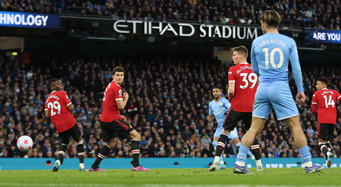 Mahrez lần đầu ghi bàn vào lưới của Man United