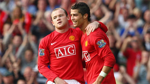 Rooney: 'Ronaldo rất khó chịu, Rio quá ngạo mạn'