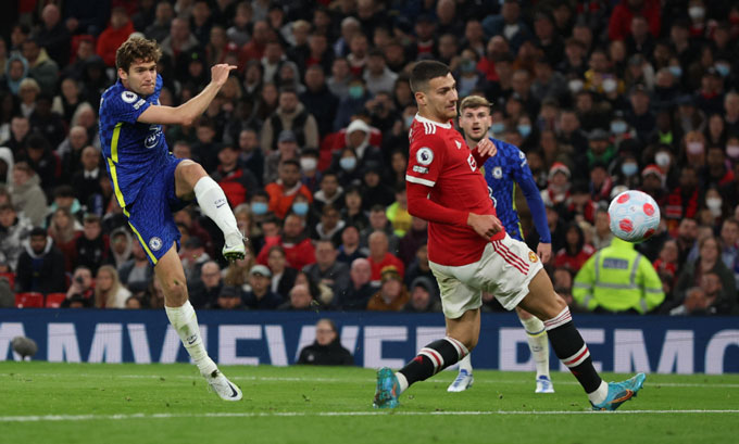 Alonso mở tỷ số trận MU vs Chelsea ở phút 60