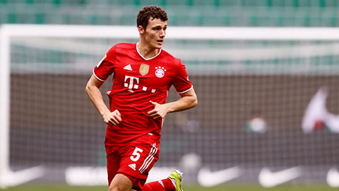 Bayern sẽ kéo Pavard vào đá trung vệ