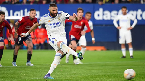 Benzema trượt 2 quả 11 mét trong 7 phút