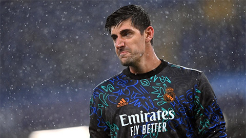 Courtois đứng vững trước những tiếng chửi rủa của fan Chelsea