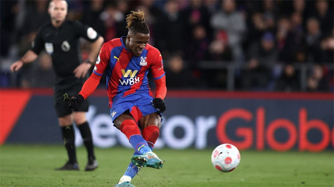 Zaha ấn định chiến thắng tưng bừng cho Crystal Palace