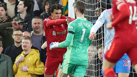 De Gea và Alexander-Arnold suýt đánh nhau ngay trên sân