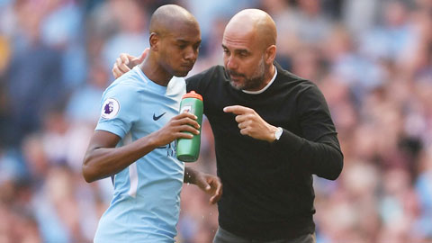 Pep Guardiola choáng trước quyết định chia tay Man City của Fernandinho 