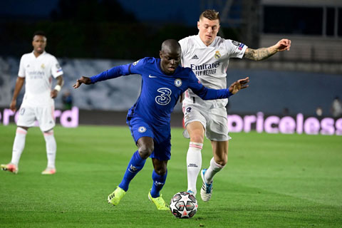 Kante (trái) đã chơi rất tệ trong trận lượt đi gặp Real Madrid