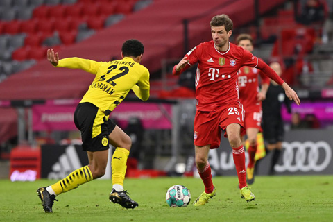 Nếu thắng Dortmund trong trận Der Klassiker, cả Bayern lẫn cá nhân tiền đạo Thomas Muller (phải) sẽ đi vào lịch sử của Bundesliga