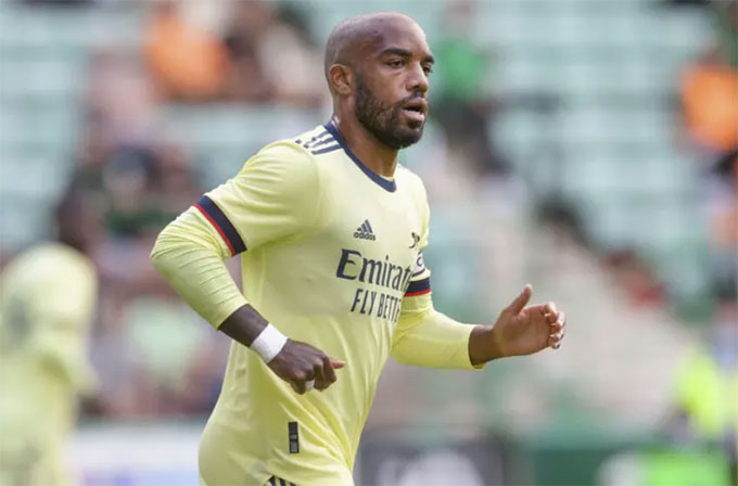 Lacazette "tắt điện" hoàn toàn trước hàng thủ Crystal Palace