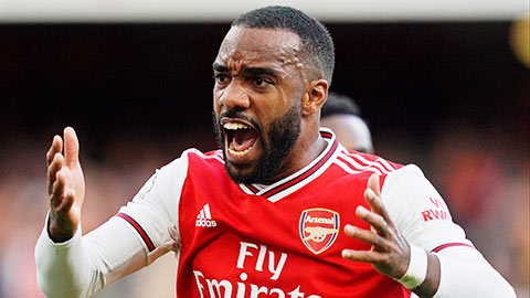 Lacazette, 'ác quỷ' của sân St. Mary’s