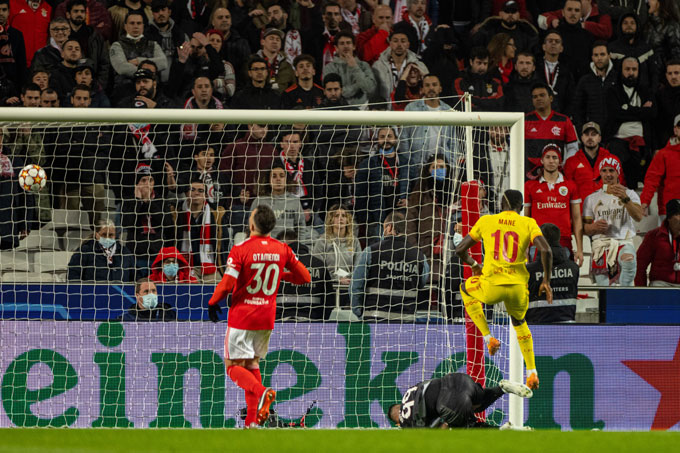 Mane nâng tỷ số lên 2-0 ở phút 34