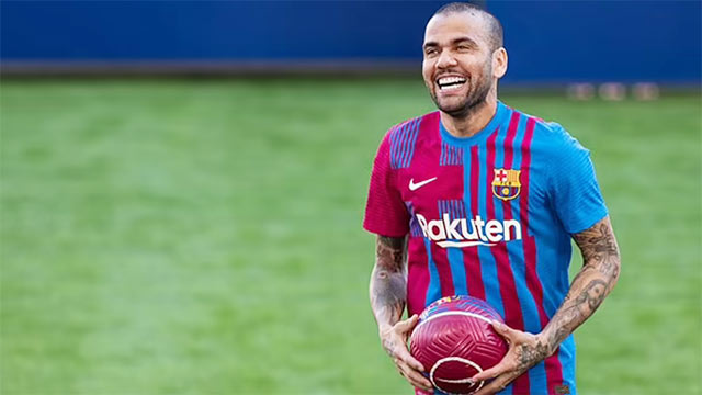 Alves đã được Monchi đưa về Sevilla trước khi thành danh tại Barca