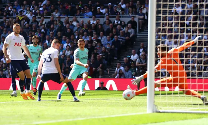 Cú đá của Trossard kết liễu Tottenham