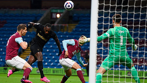 Antonio rất có duyên ghi bàn trước Burnley