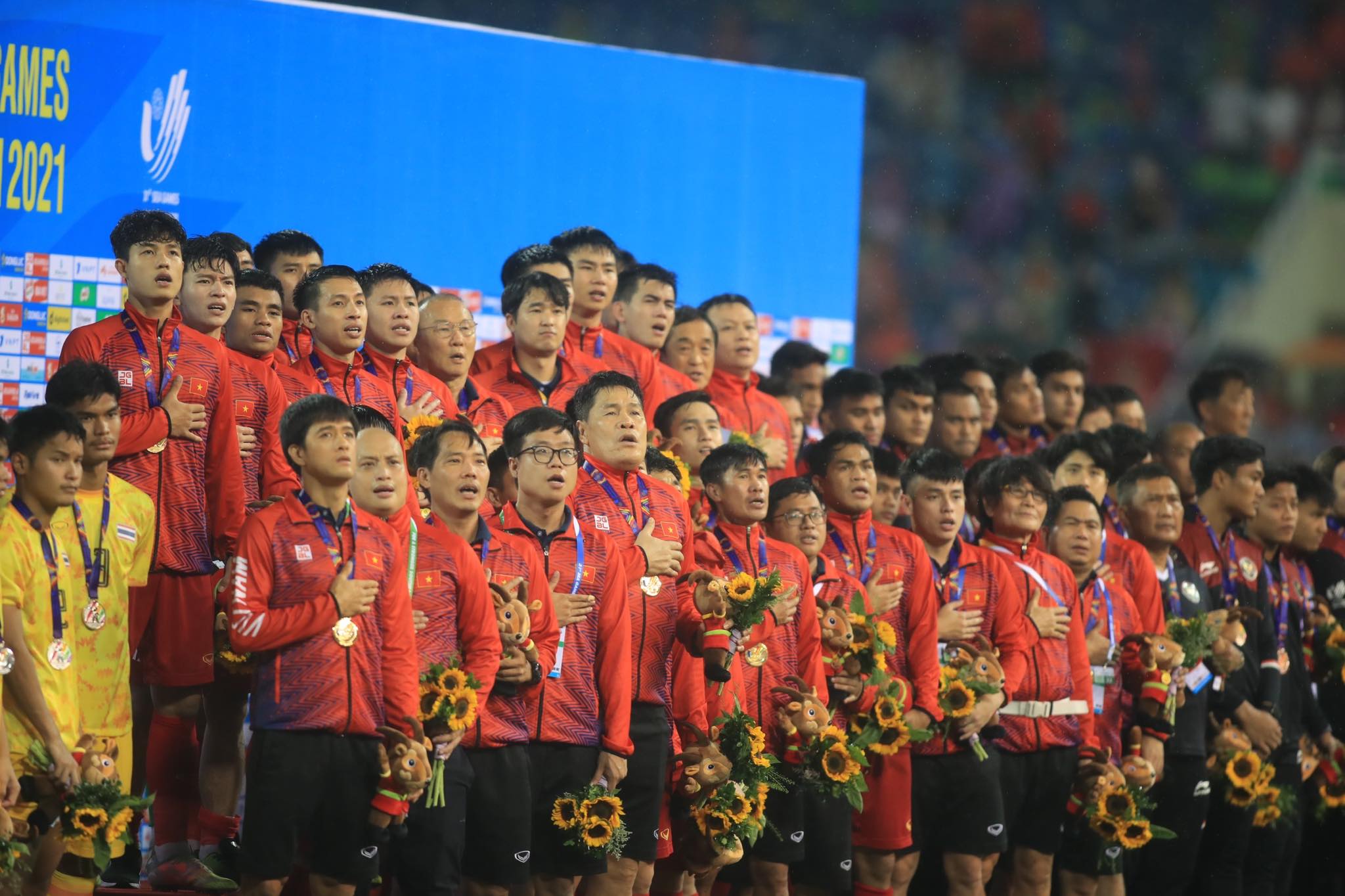 HLV Park Hang Seo hạnh phúc khi giúp U23 Việt Nam bảo vệ thành công HCV SEA Games - Ảnh: Minh Tuấn