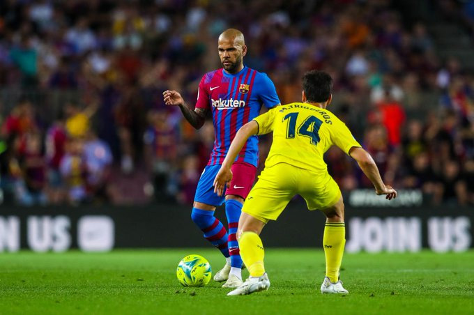 Barca khép lại mùa giải bằng một thất bại trên sân nhà