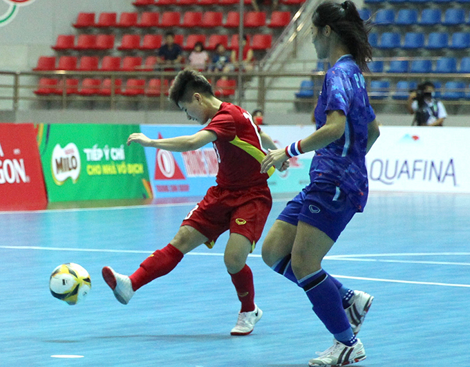 ĐT futsal nữ Việt Nam đã không thể gây bất ngờ trước nữ Thái Lan. Ảnh: Sơn Đông