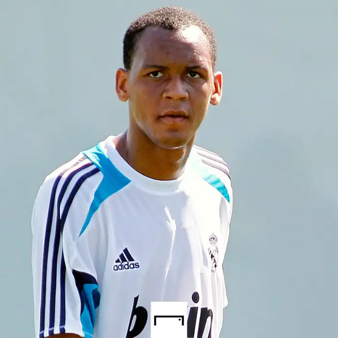 Fabinho trong màu áo Real