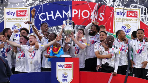 Hủy diệt Luton 7-0, Fulham chính thức vô địch Championship 2021/22