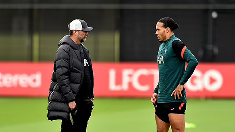 Van Dijk và Salah trở lại tập luyện