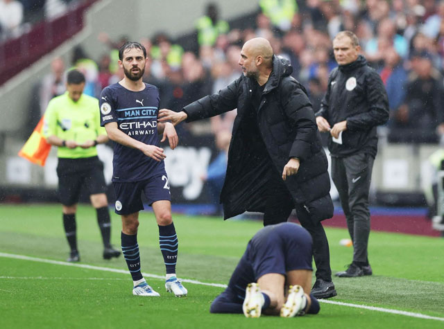 HLV Guardiola đã quá cố chấp trong cách lựa chọn đội hình trong trận hòa West Ham