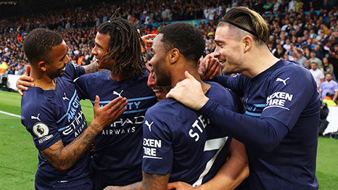 Man City đang đi trên đôi chân của người khổng lồ