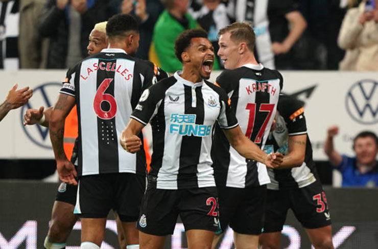 Newcastle giành thắng lợi 2-0 trước Arsenal