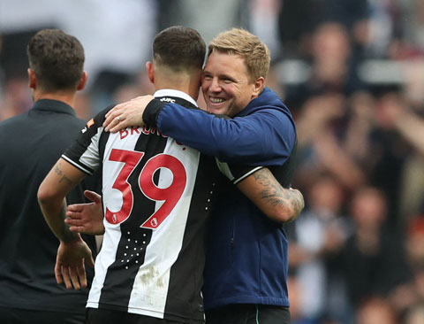 Eddie Howe đã giúp Newcastle sớm trụ hạng