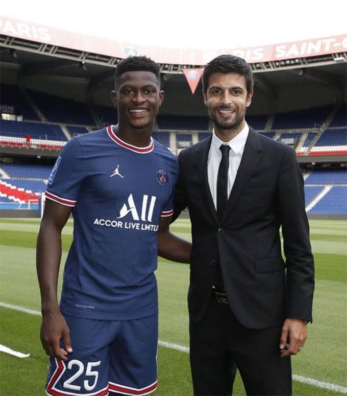 PSG chi tiền mua đứt Mendes