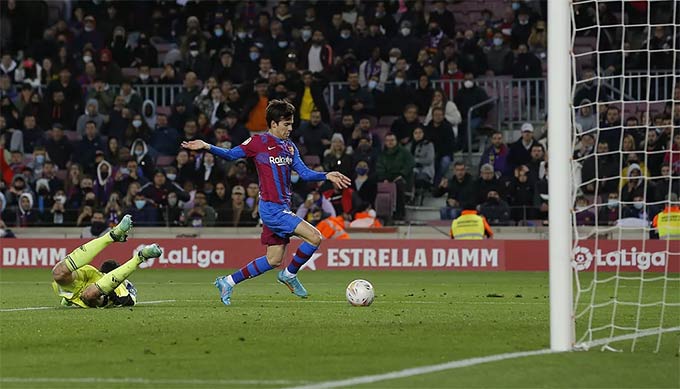 Puig có thể sắp được Barca mang đi cho mượn