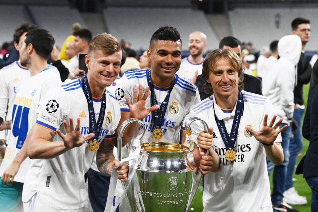 Vài giờ trước trận chung kết, bộ ba Modric, Casemiro và Kroos còn đánh bài cho vui